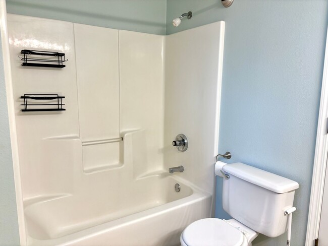 Building Photo - Spacious Ranch Style Home w/ private patio and yard, 2 car garage and vaulted ceilings