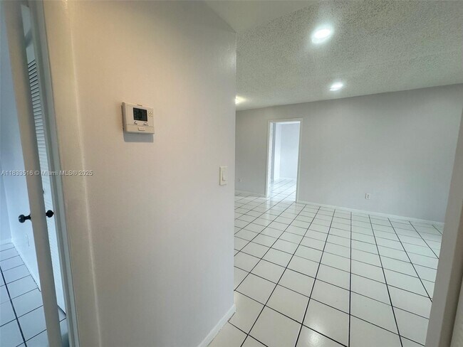 Building Photo - 9808 Hammocks Blvd