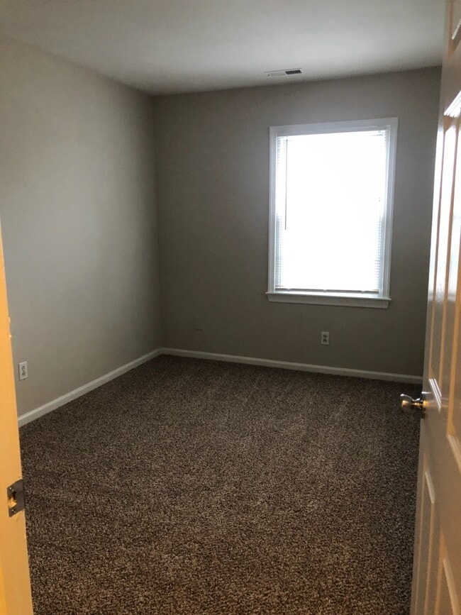 Building Photo - 3 Bedroom Townhome in Ocean Lakes