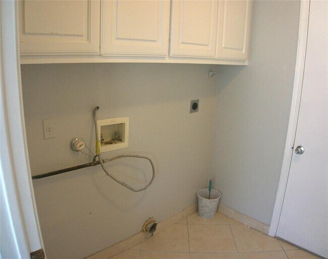 Building Photo - 1512 Parkfield Cir