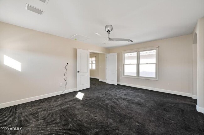 Building Photo - 3853 E Sabra Ln