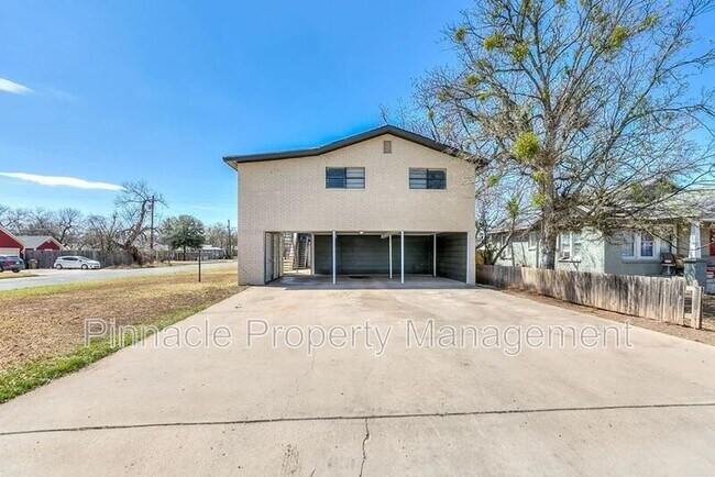 Building Photo - 1429 Austin St