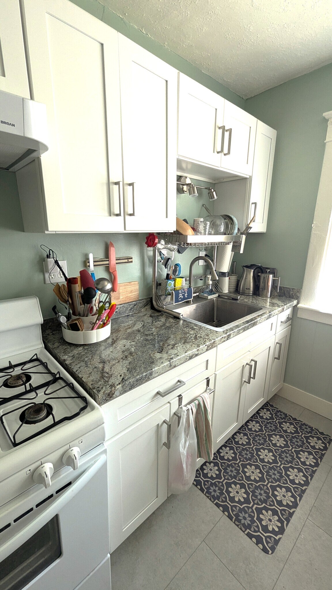 Building Photo - 201 Lovering Ave