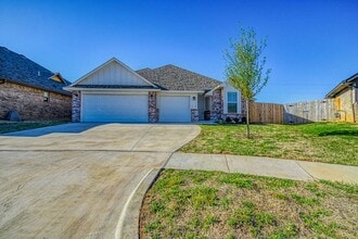 Building Photo - 3100 Pebble Pond Dr