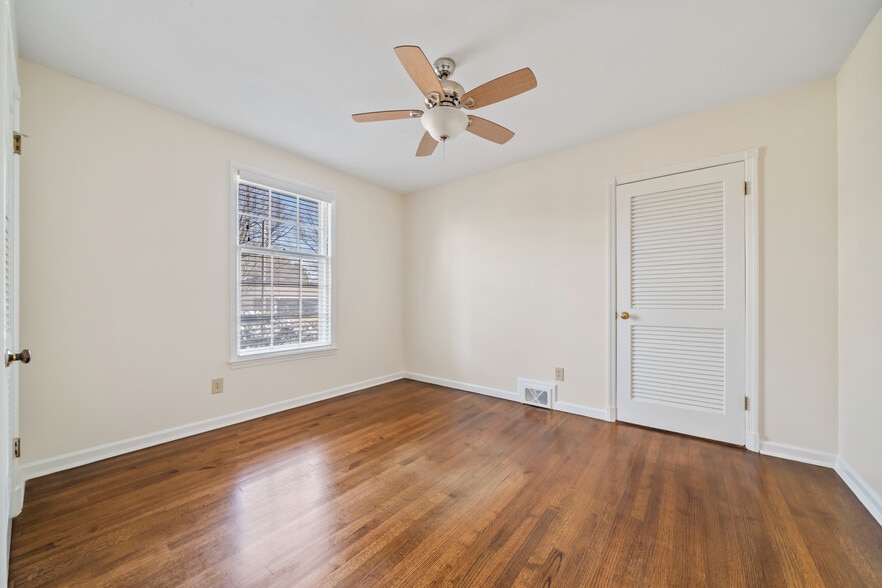 Bedroom 3 - 5347 Denwood Ave