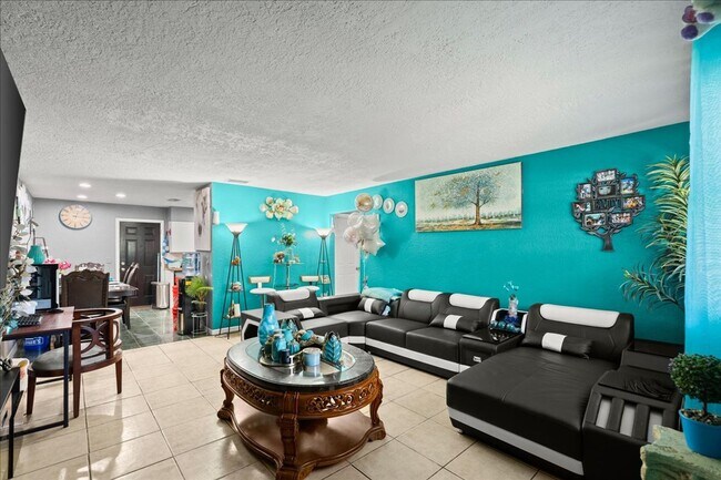 Building Photo - Charming Updated 3-Bedroom Home — Prime Daytona Location!