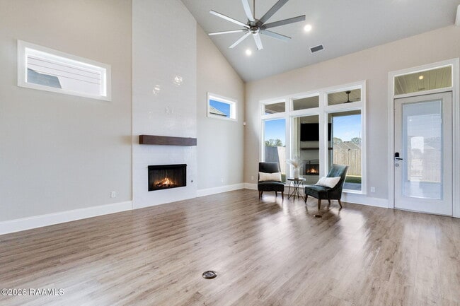 Building Photo - 315 San Marcos Dr