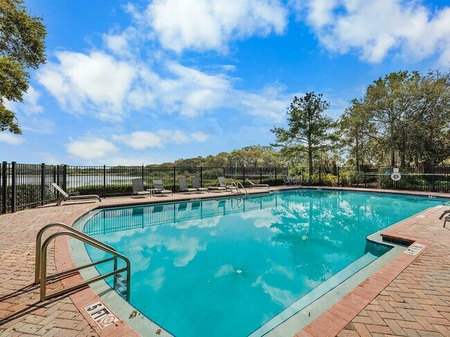 Building Photo - 5032 Pond Ridge Dr