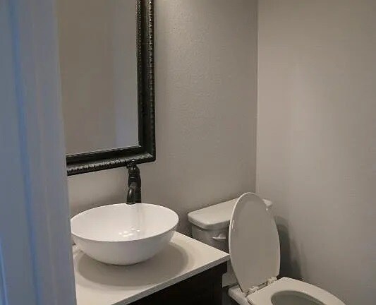 DOWNSTAIRS HALF BATH - 1105 sorrel ct