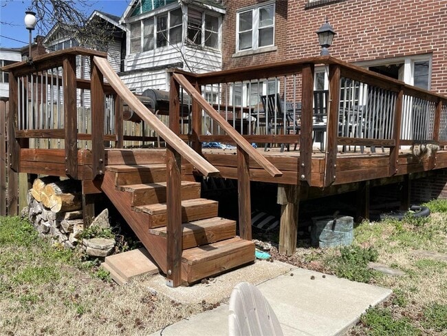 Building Photo - 5746 De Giverville Ave