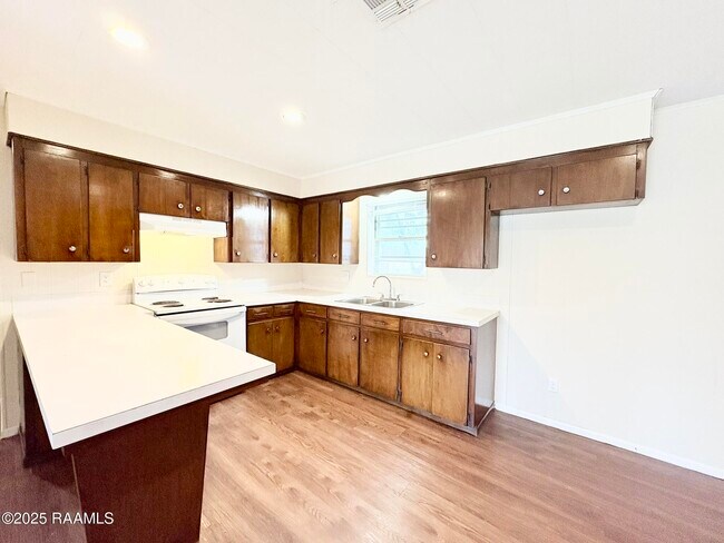 Building Photo - 120 Lindsey Cir