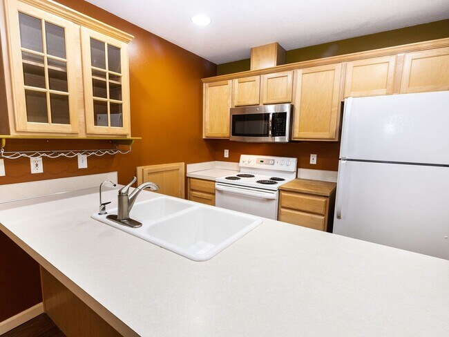 Building Photo - Bright & Spacious 2-Bedroom End Unit Townh...
