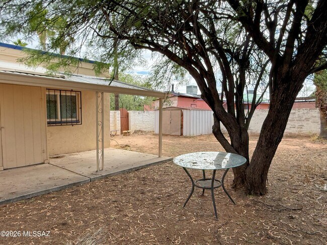 Building Photo - 3215 E Willard St