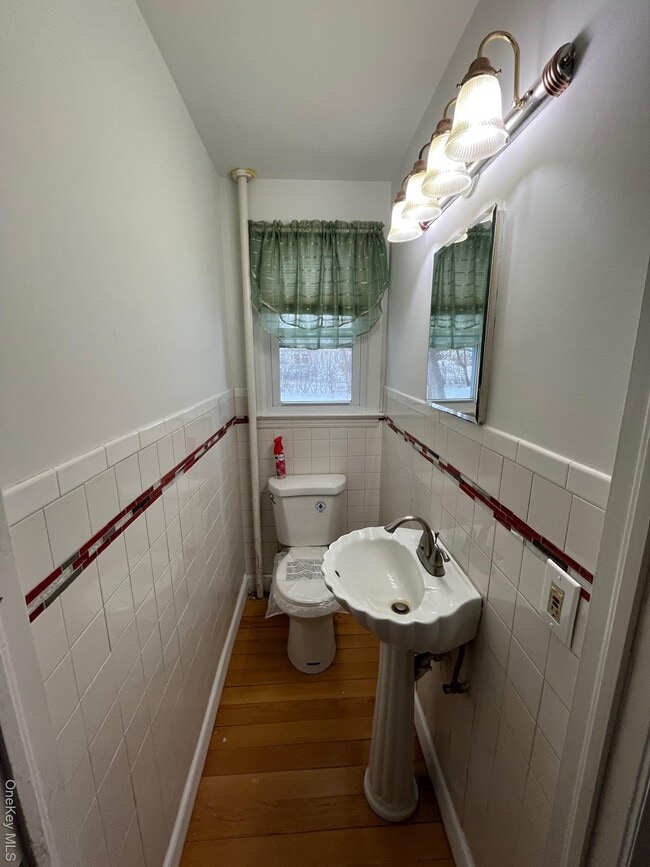 Building Photo - 5 Elm St