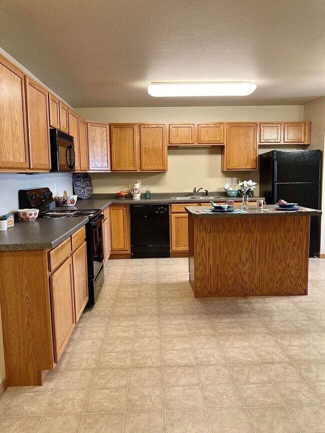 Building Photo - New Listing for August 1 Near BSC; underground parking