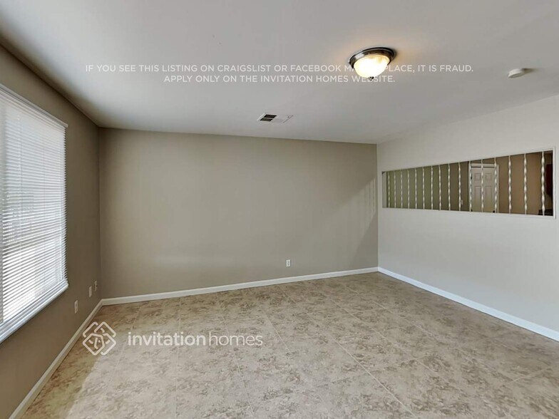 Building Photo - 5318 W Windsor Ave