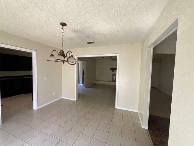Building Photo - Great 3 Bedroom 2 Bathroom in Plano!