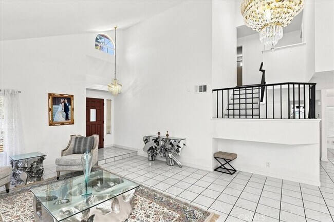 Building Photo - 421 Yellowstone Cir