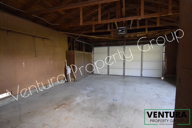 Building Photo - Charming 3-Bedroom with 2 Baths in East Ventura – Spacious 1513 Sq Ft Gem on Burlington Ave!