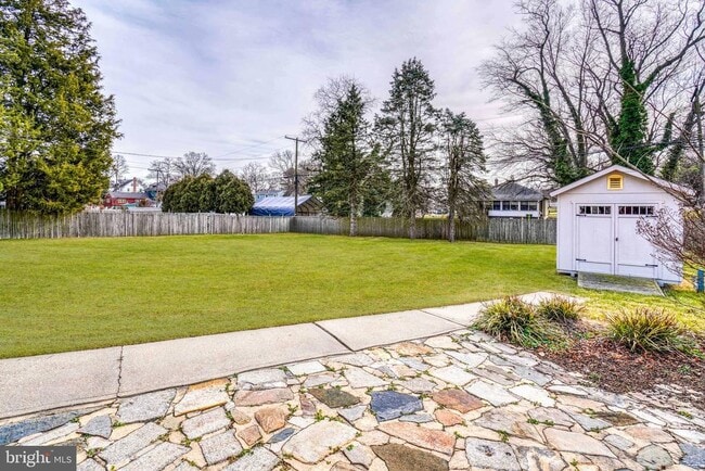 Building Photo - 427 Greenwood Rd