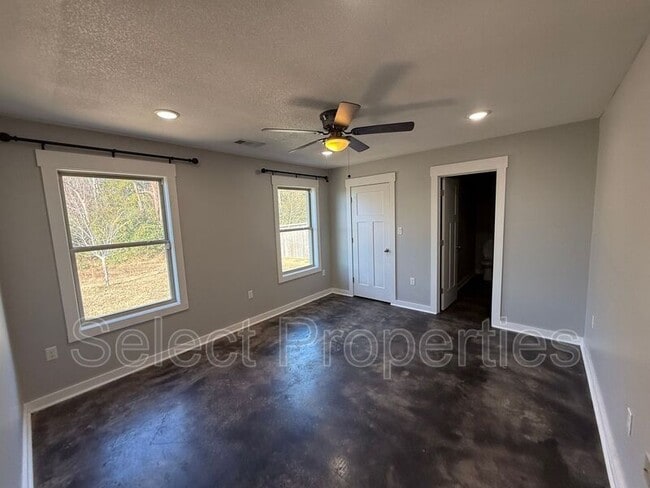 Building Photo - 263 Wolf Den Dr