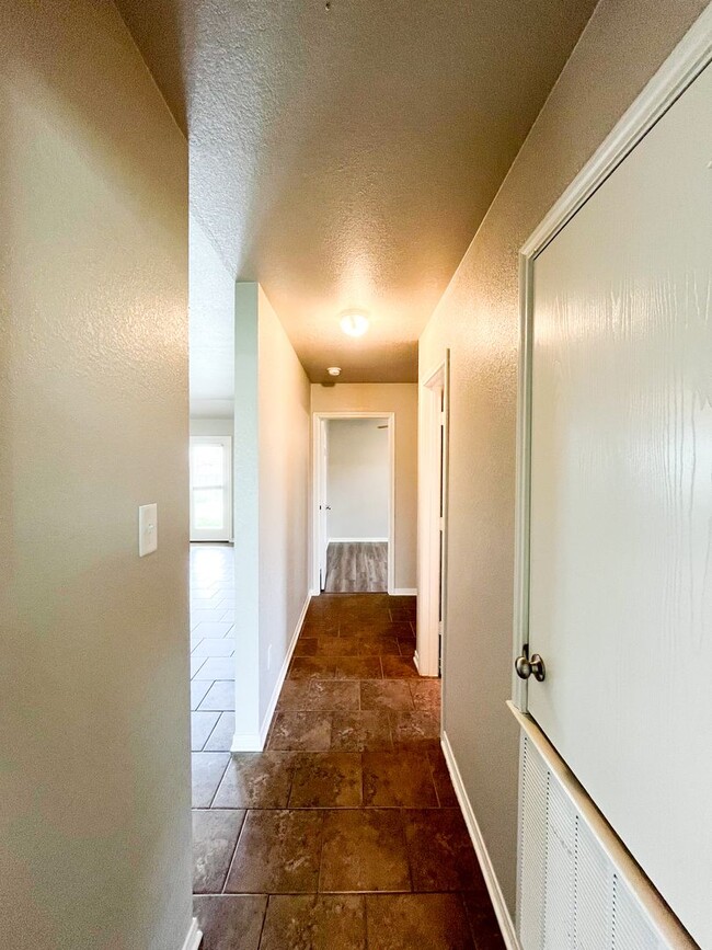 Building Photo - Available NOW!!!! This Beautiful 1 story, 4 Bedroom, 2 bath home in Killeen has a lot to offer!  ...