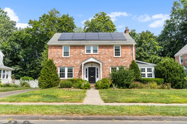 Primary Photo - 16 Ridgewood Rd