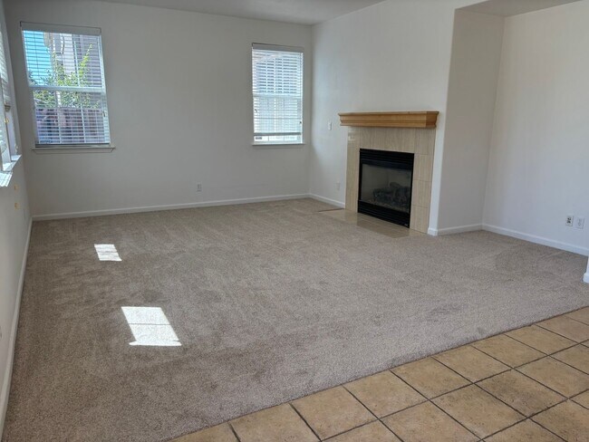Building Photo - Spacious 4 bed/3 bath home in San Ramon
