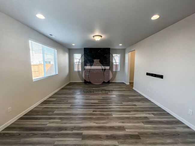 Building Photo - Move in Special- $500 off first full month...