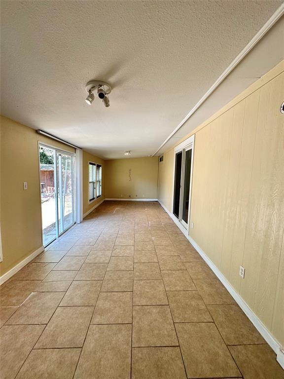 Building Photo - 6913 Sabrina Dr