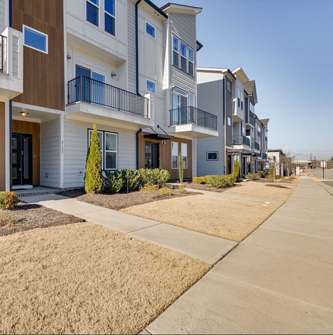 Building Photo - Spacious 4-Bedroom Townhome in Wendell Falls