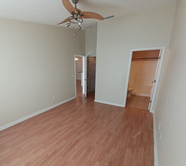 Building Photo - "$500 MOVE-IN SPECIAL! - Beautifully Updated 2/2 Condo in Gated Southside Neighborhood!"