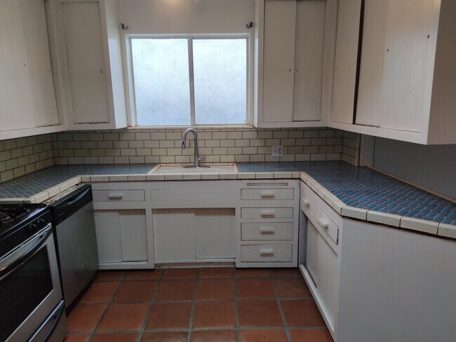 Building Photo - 6148 Glen Holly St