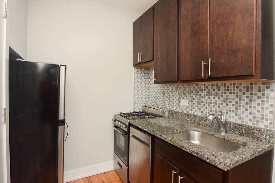 Primary Photo - 2915 N Mildred Ave