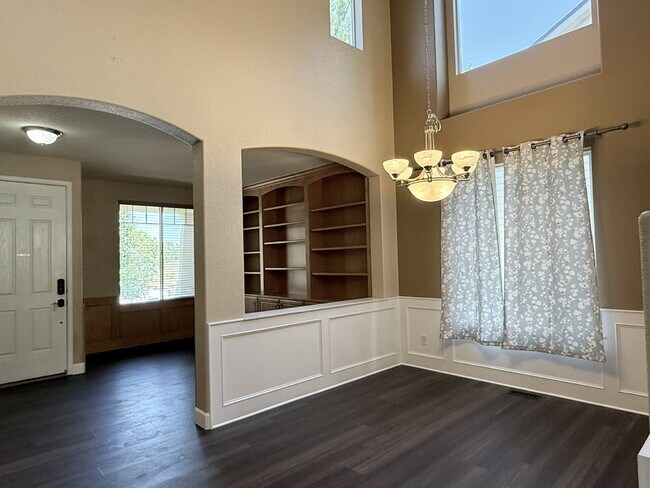 Building Photo - Gorgeous Reunion Home Features 4 Beds/2.5 Baths and Large Backyard. Close to Shopping, Dining and...