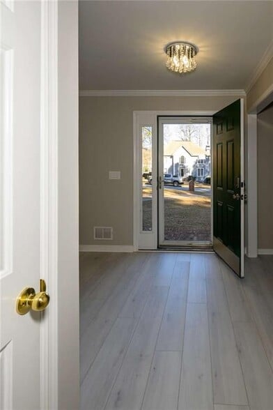 Building Photo - 151 N Lakeside Dr NW