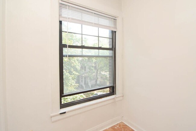 Building Photo - 3011 N Racine Ave