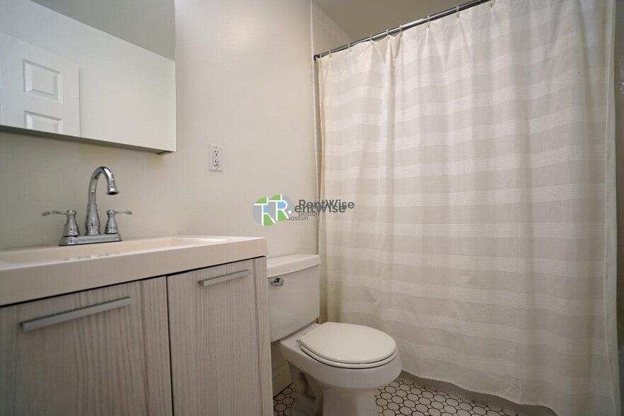 Building Photo - 8 Griggs St