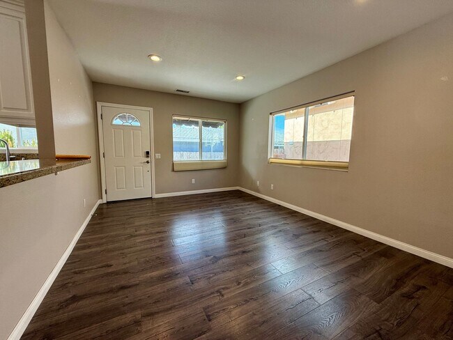 Building Photo - Cottage Home in Normal Heights! Conveniently offers A/C, in Unit Washer/Dryer, Assigned Parking P...