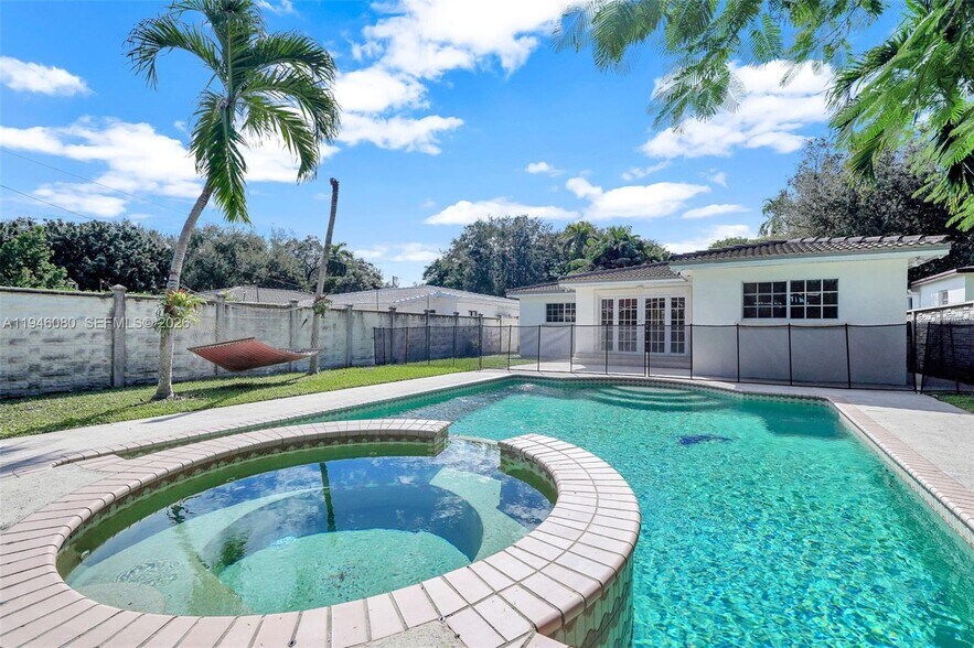 Building Photo - 5781 SW 25th St