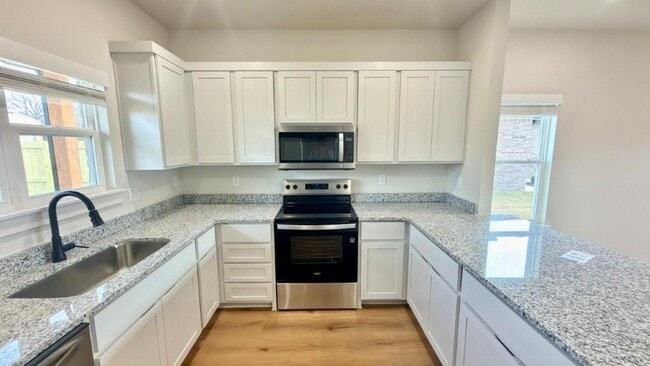 Building Photo - 510 Cosmos St