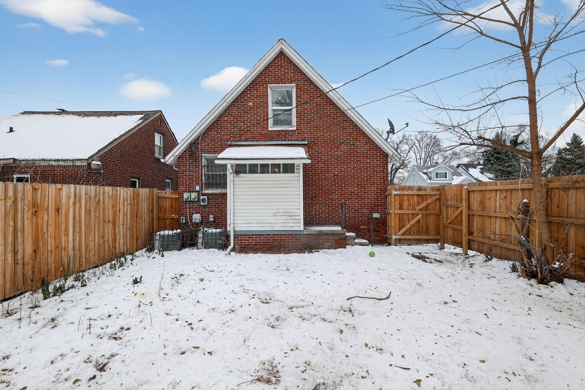 Building Photo - 16701 Tuller St