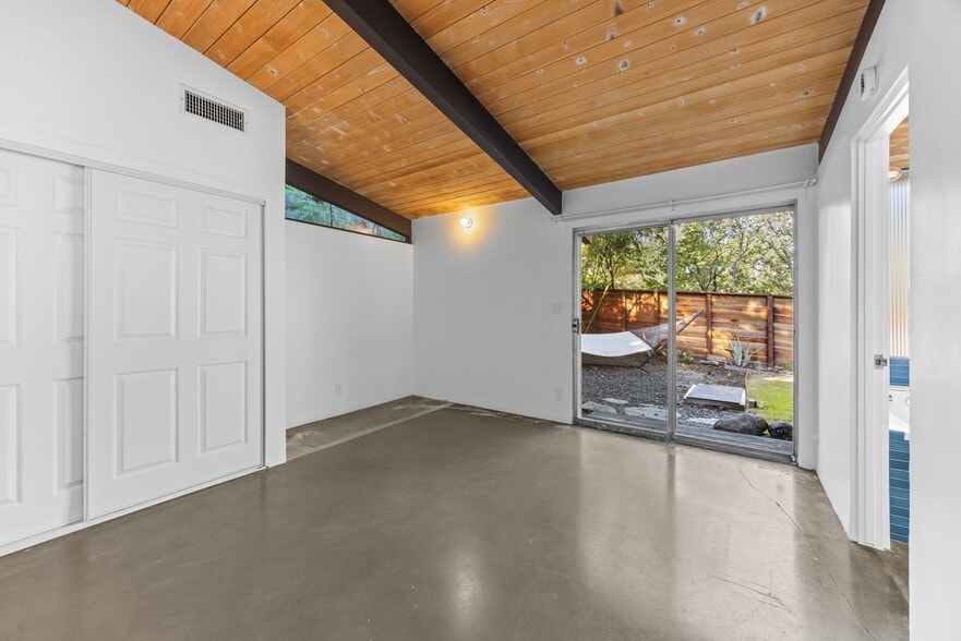 Building Photo - Updated Mid-Century Home in Picturesque Woodland Hills