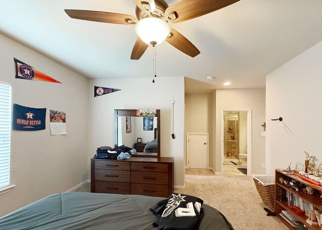 Building Photo - Beautiful 4/3.5 Home Available In Northwest San Antonio!