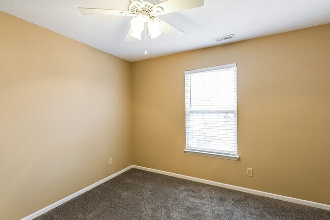 Building Photo - 2349 Providence Ct