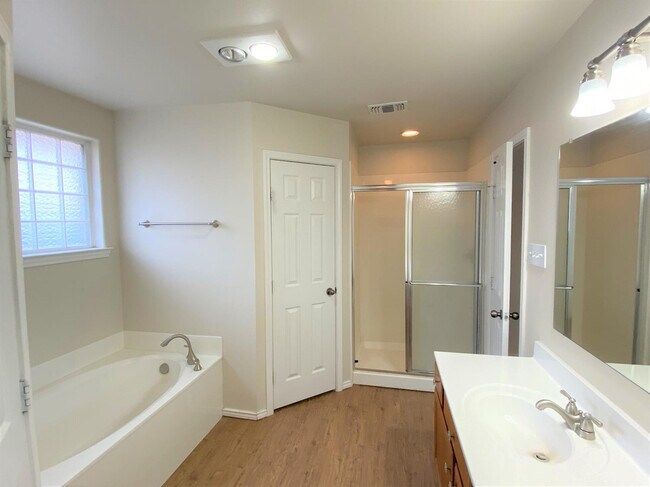 Building Photo - 2011 100th St