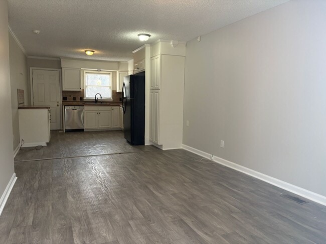 Building Photo - MOVE IN SPECIAL: 3 Bedroom, 2 Bathroom House in High Point!