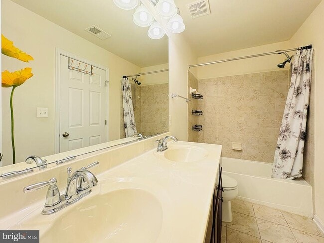 Building Photo - 8268 Linblake Ct