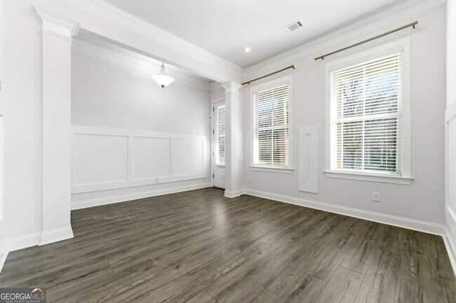 Building Photo - 2025 Abbey Rd