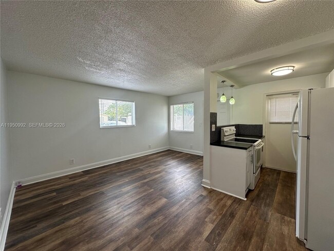 Building Photo - 2325 Arthur St